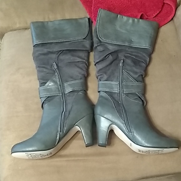 Heeled boots - Picture 2 of 2